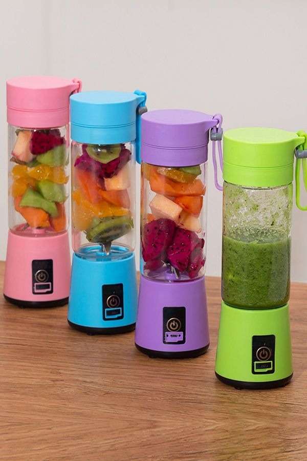 Rechargeable Portable Mini Juicer Blender (Random color)